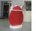 Стол для клиентов (оклейка белым и красным глянцевым пластиком)